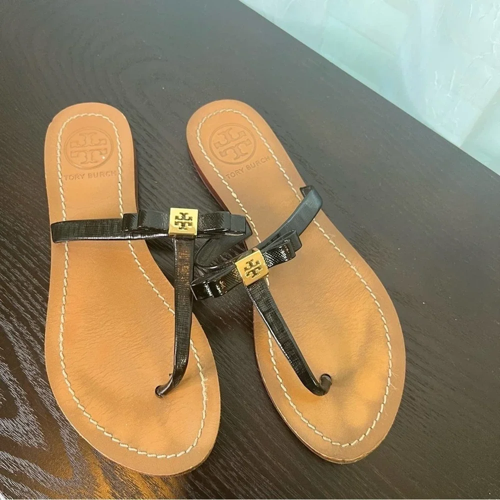 Tory Burch sandal. Black patent leather.     size 6  #33
